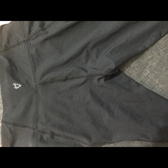 Betsey Johnson criss cross mesh cropped leggings - Picture 6 of 7